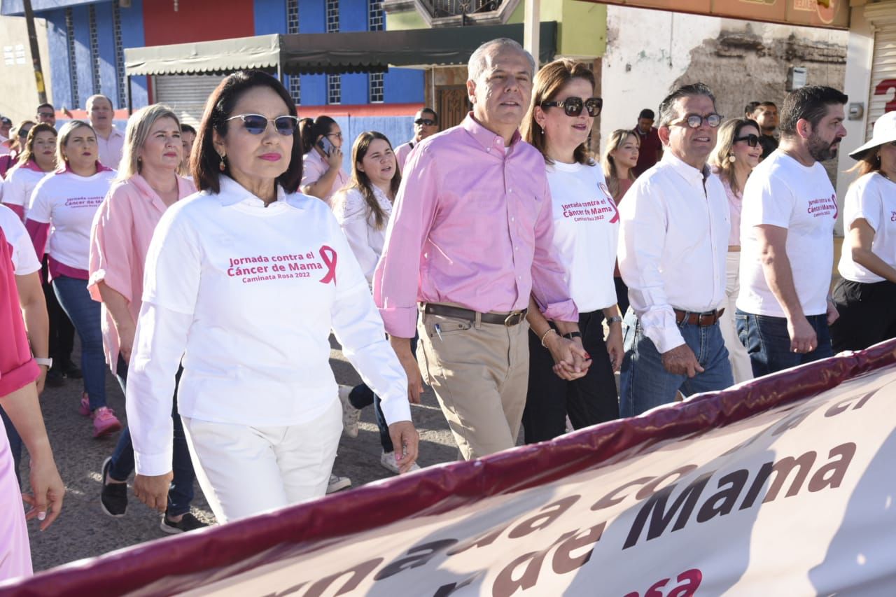 Encabeza GVL y su esposa Mónica Torres de Vargas Caminata Rosa por el